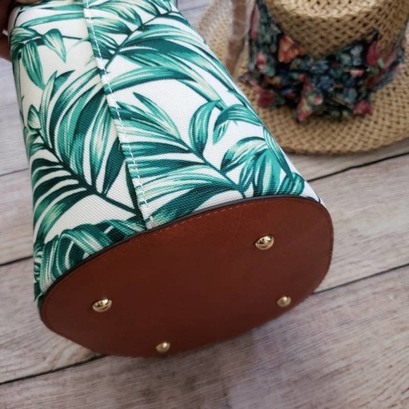 Enzo Angiolini Green Shoulder Bag with Bamboo Handle - Picture 6 of 7